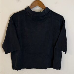 Mel & Lisa cropped silk blend sweater in navy blue with a mock turtleneck SZ LG